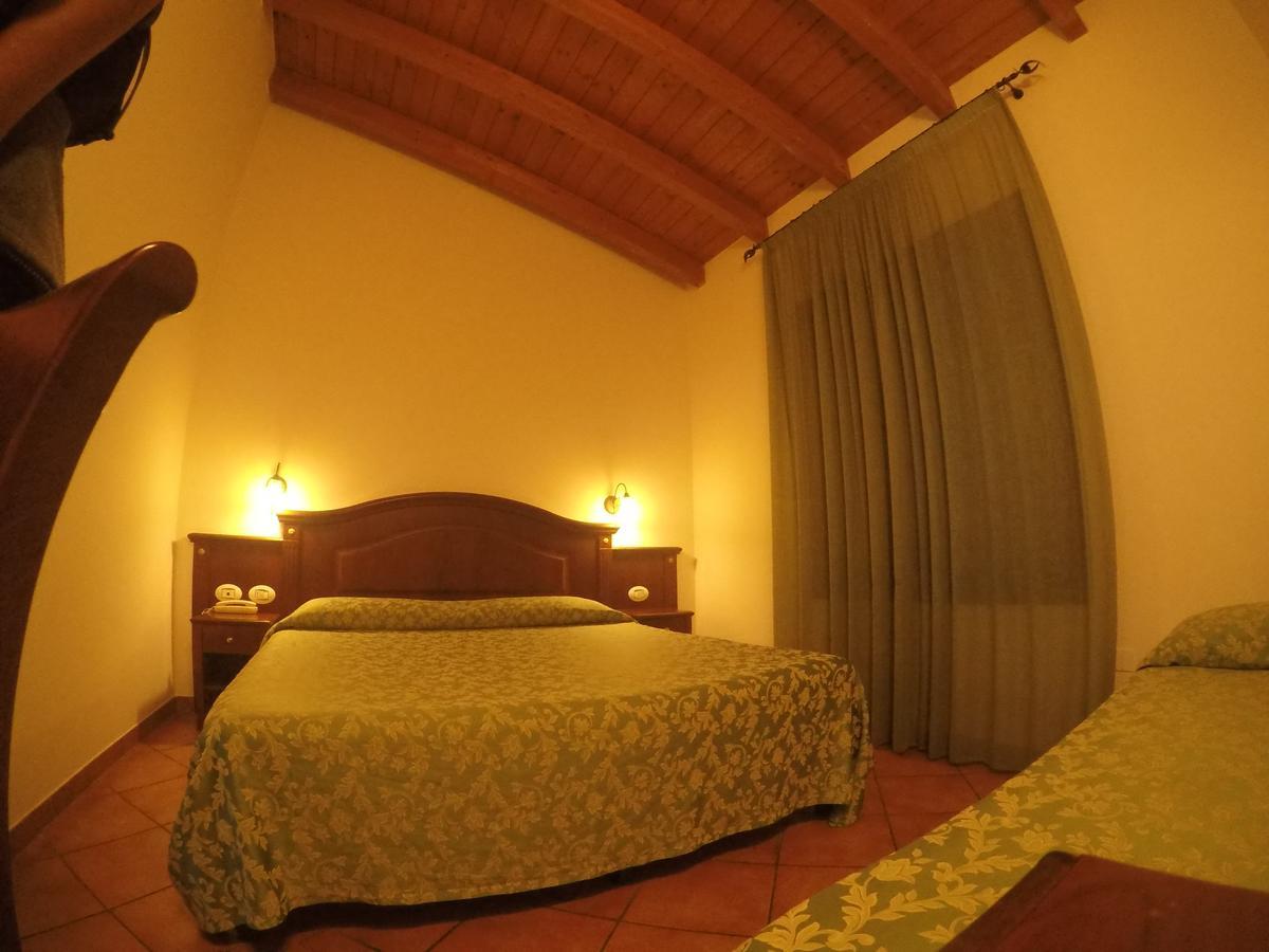 Hotel Barabba Quattro Castella Exterior photo