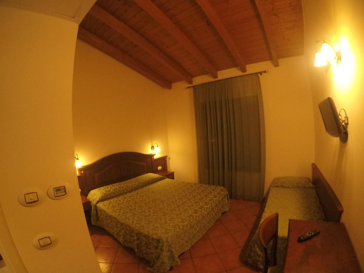 Hotel Barabba Quattro Castella Exterior photo
